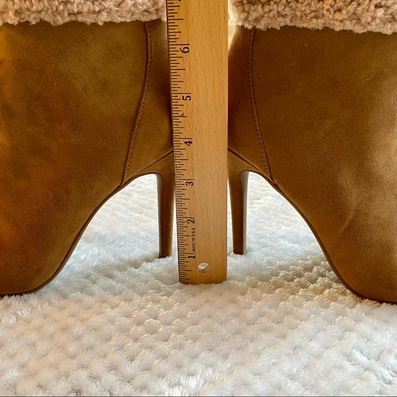 Jessica Simpson heeled faux fur suede booties. Size 6. EUC. - Picture 6 of 7
